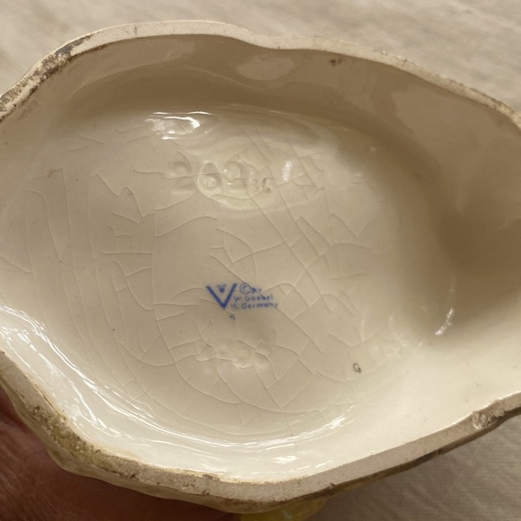 Vintage Hummel Angel playing for Baby Jesus. - Picture 6 of 7